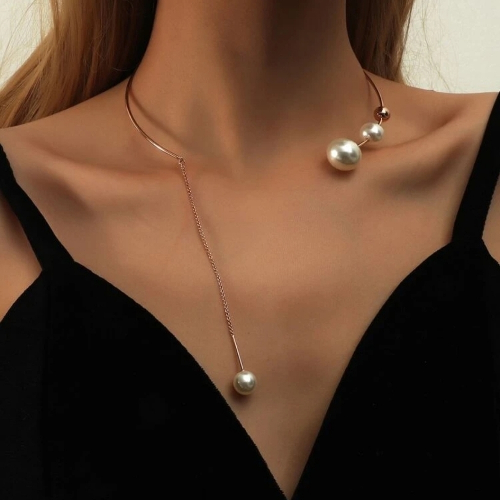 Chic Open Collar Faux Pearl and Gold Statement Necklace/Choker